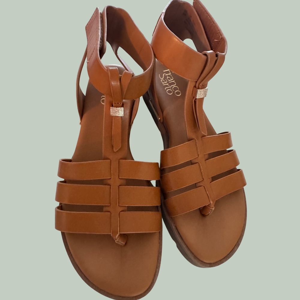 Franco Sarto Dasana Cognac Brown T-Strap Gladiator Sandals Gold Detail 6M